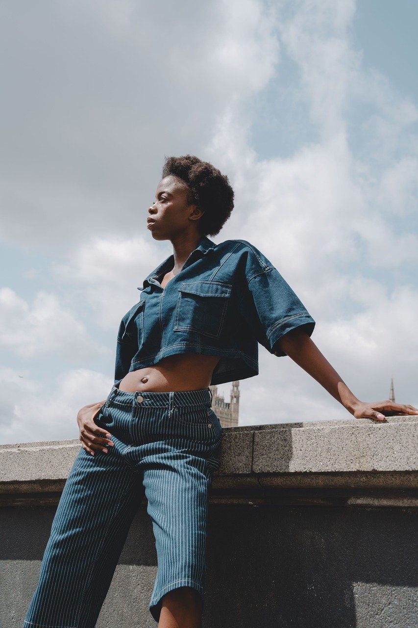 entdecken sie minimalist fashion: zeitlose designs, klare linien und hochwertige materialien für einen stilvollen und nachhaltigen look. jetzt inspiration für ihren minimalistischen kleiderschrank finden!
