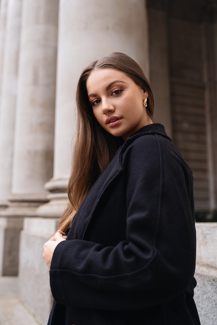 entdecken sie minimalistischen stil: mode, die durch klare linien, schlichte farben und zeitloses design überzeugt. inspiration, tipps und trends für ihre minimalistische garderobe.